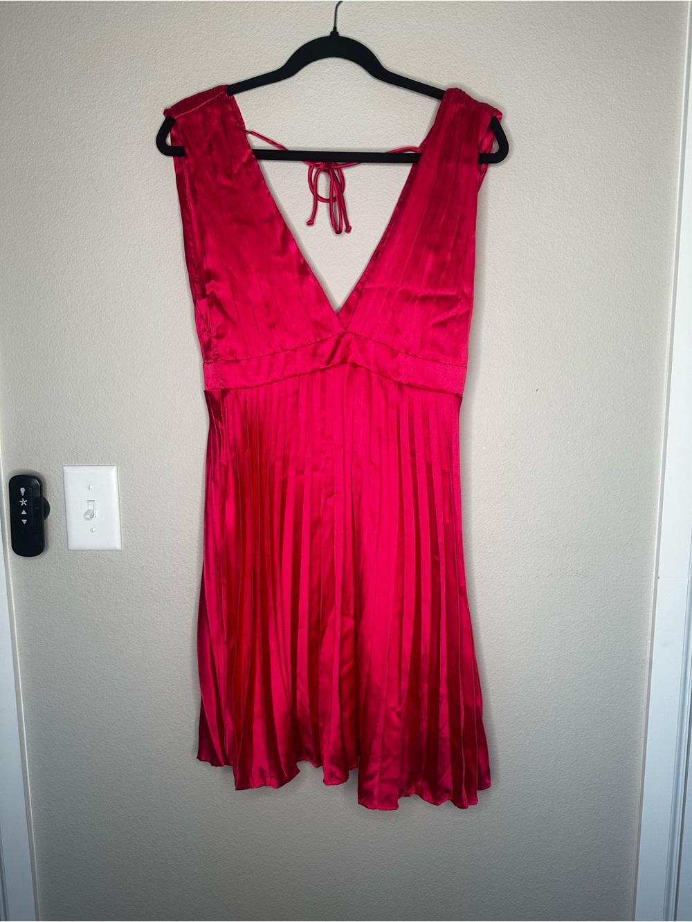 Sincerely Jules Satin Pleated Mini Dress Size Large - EUC